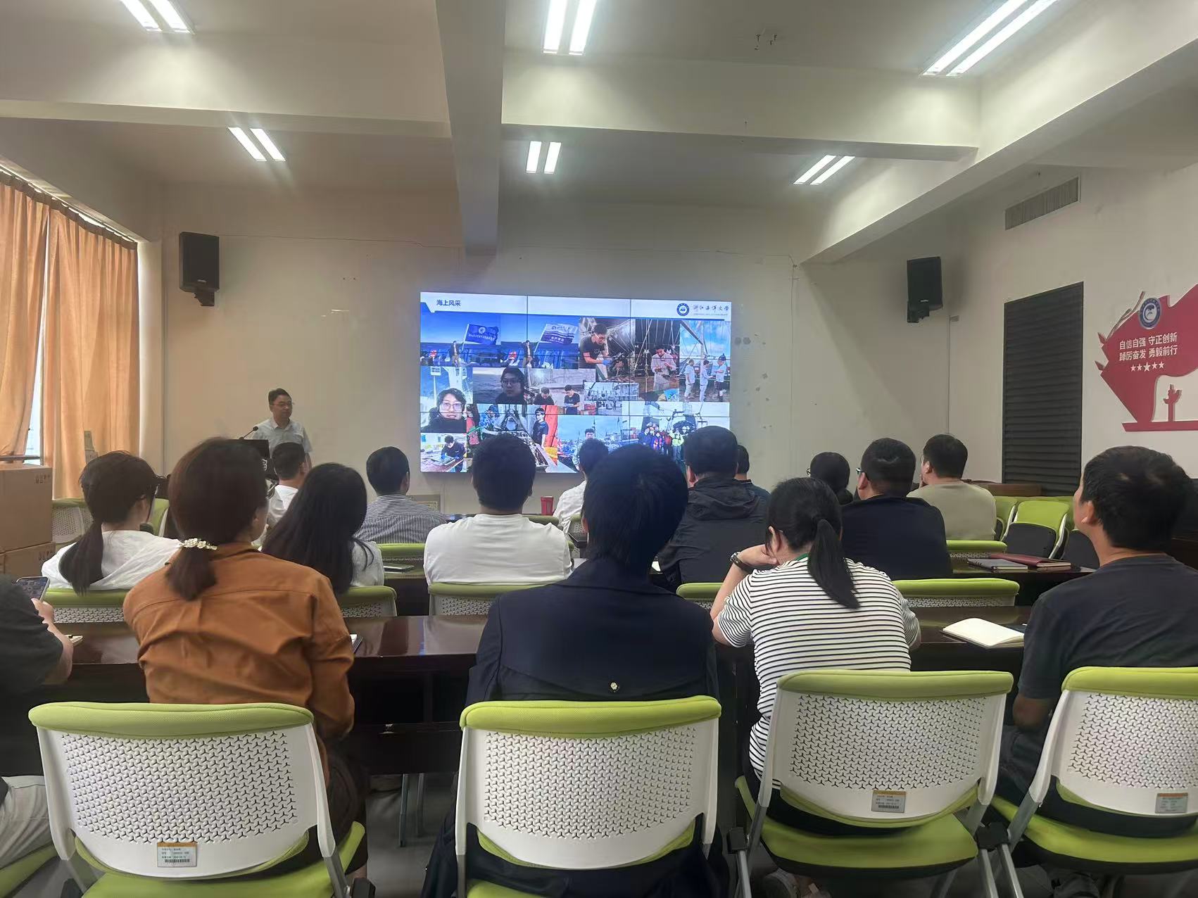 澳门彩
顺利举办研究生导师培训活动